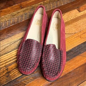 SAS Women's Brick Red and Black Houndstooth Slip-On Loafers 9N